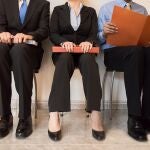 Personas esperando una entrevista de trabajo