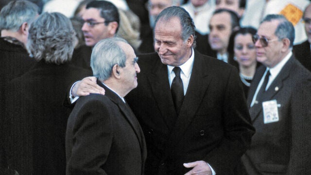 Foto de Archivo: El exministro de Asuntos Exteriores, Fernando Morán (izq) junto al Rey Juan Carlos I (dech) en el funela de Doña María de las Mercedes en noviembre del 2000.TODA LA FAMILIA REAL AL COMPLETO ASISTIO FUNERAL POR DOÑA MARIA DE LAS MERCEDES TODA LA FAMILIA REAL AL COMPLETO ASISTIO FUNERAL POR DOÑA MARIA DE LAS MERCEDESTODA LA FAMILIA REAL AL COMPLETO ASISTIO FUNERAL POR DOÑA MARIA DE LAS MERCEDES (FOTO DE ARCHIVO)1/10/2000 4:23:14 PMEuropa Press / Europa Press19/02/2020
