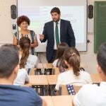El presidente murciano, Fernando López Miras, en una visita a un colegio de Cehegín (Foto de ARCHIVO)9/4/2018