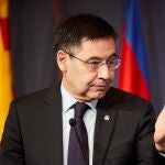 El presidente del FC Barcelona, Josep Maria Bartomeu, durante el acto de entrega de la entrega de la XIV edición del Premio de Periodismo Deportivo Manuel Vázquez Montalbán, que entregan cada año en conjunto la Fundación FC Barcelona y el Colegio de Periodistas de Catalunya, y que en esta edición ha recaido en el exjugador y exentrenador argentino Jorge Valdano