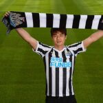 Ki Sung – Yong en su presentación con el Newcastle.
