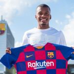 Sergio Akieme, jugador del Barcelona B convocado por Setién
