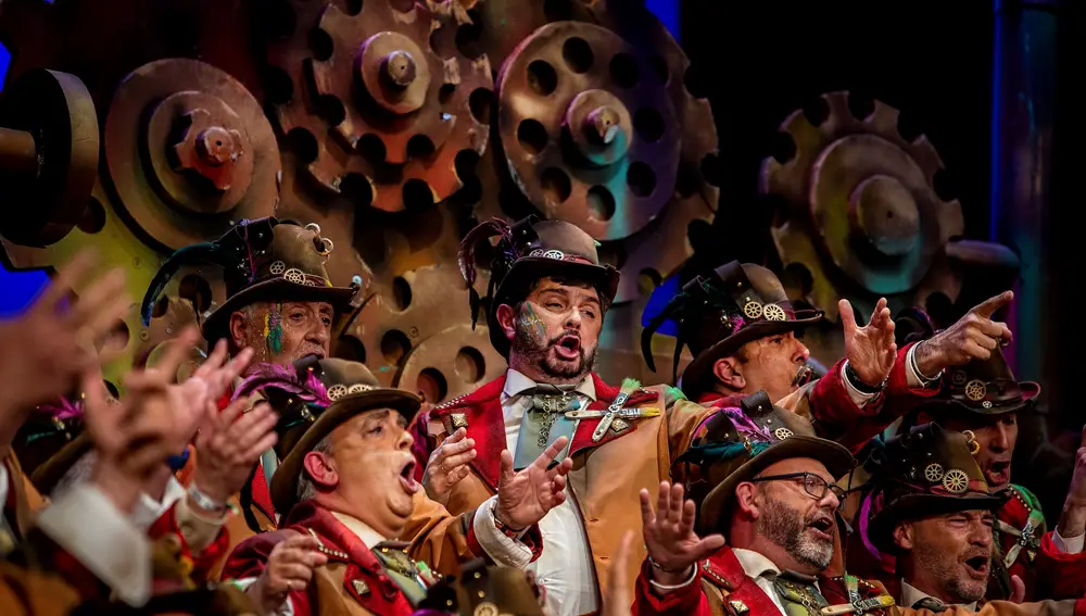 El coro "Creaciones S.A." durante su actuación en el Gran Teatro Falla en la final del Concurso Oficial de Agrupaciones Carnavalescas de Cádiz