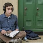 Sam (Keir Gilchrist) protagonista de "Atípico"