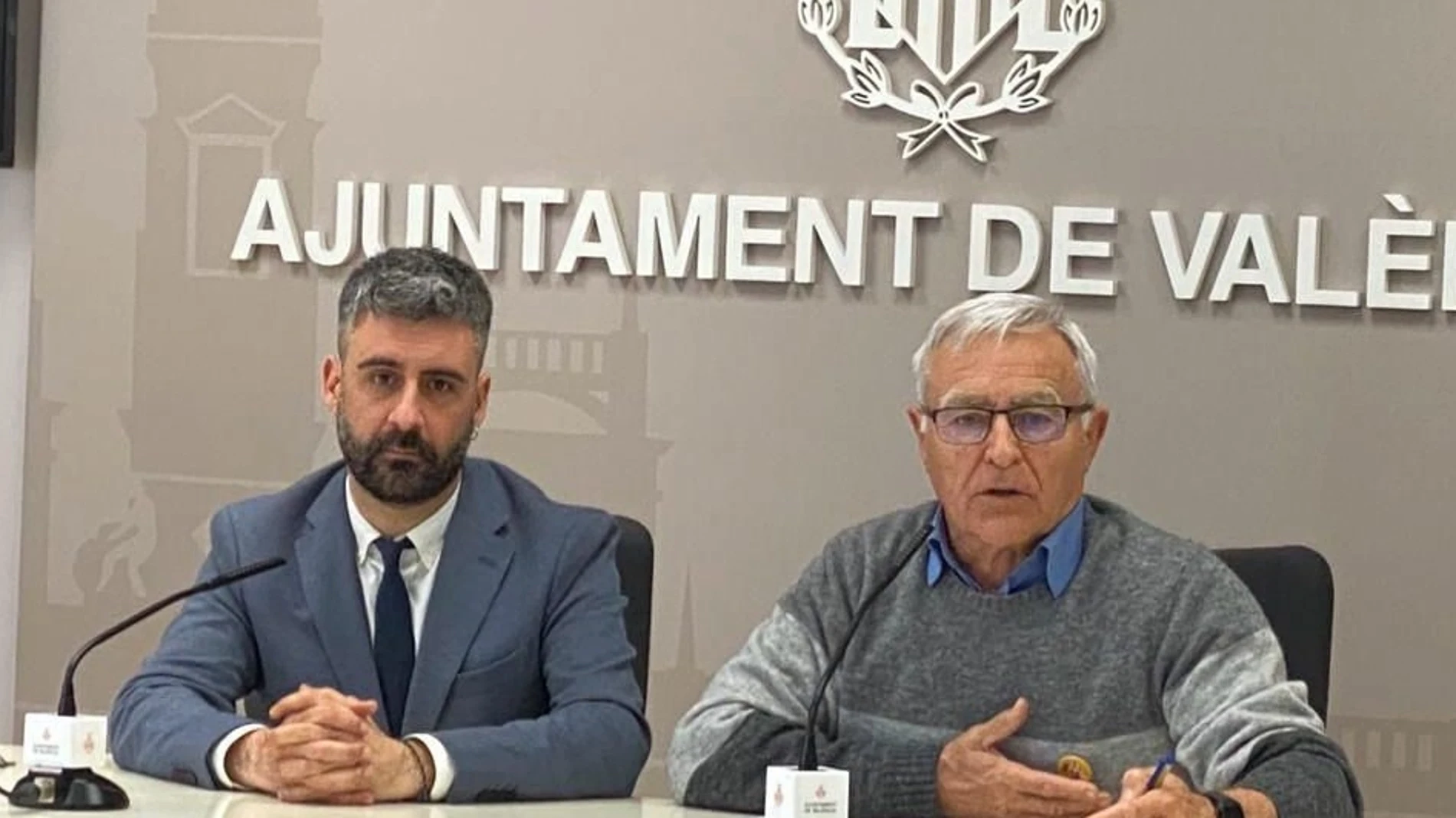 Pere Fuset y Joan Ribó, hoy durante la rueda de prensa en la que el concejal ha presentado su dimisión