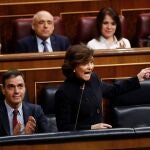 GRAF6734. MADRID, 26/02/2020.- El presidente del Gobierno, Pedro Sánchez (i) junto a la vicepresidenta Carmen Calvo (d) durante la sesión de control al Gobierno, este miércoles, en el Congreso de los Diputados, en Madrid. EFE/Mariscal