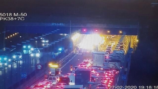 En el aparatoso incidente, que se ha tenido lugar en el kilómetro 36, en el anillo interior de la circulación,