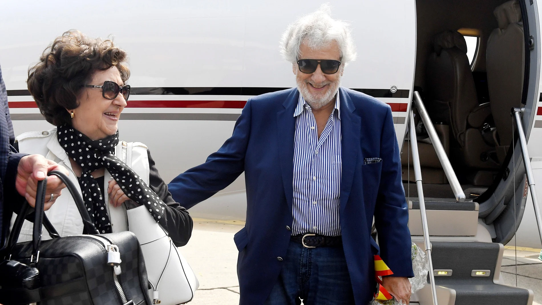 El tenor español Plácido Domingo y su mujer, Marta Ornelas.