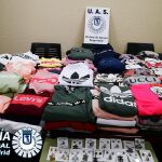 Artículos falsificados localizados en una tienda en Vicálvaro