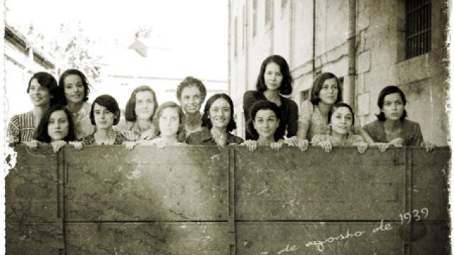 Imagen de las integrantes de las "Trece rosas"