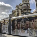 José Antonio Morante de la Puebla, Pablo Aguado, Andrés Roca Rey, Alejandro Talavante, Julián López 'El Juli' y José María Manzanares aparecen estos días en el tranvía de Sevilla como motivo de la próxima Feria. EFE/ José Manuel Vidal