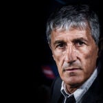 Quique Setién en el banquillo del Barça