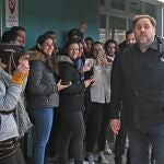 Oriol Junqueras, recibido por los alumnos del campus de Manresa de la Universidad de Vic,en una imagen de archivo.