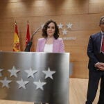 La Presidenta de la Comunidad de Madrid, Isabel Diaz Ayuso, junto al consejero de Educacion, Enrique Ossorio