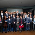 El presidente de la Generalitat, Ximo Puig, junto a todos los premiados en una foto de familia