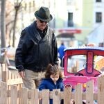 La mitad de los abuelos cuida a sus nietos casi todos los días y el 45% lo hace casi todas las semanas
