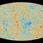 El fondo cósmico de microondas es un “mapamundi del universo observable” tal y como era cuando tenía 379.000 años. En él vemos zonas más más calientes y densas (en azul, la escala es contraria a la intuición) y otras más frías y difusas (rojo), pero la escala está exagerada para que podamos apreciar las diferencias. En realidad, la diferencia entre las regiones más rojas y las más azules es de menos de una milésima de grado.
