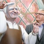 El alcalde de València, Joan Ribó, durante la visita que realizó a los talleres de la Ciudad del Artista Fallero, en las malogradas Fallas de 2020