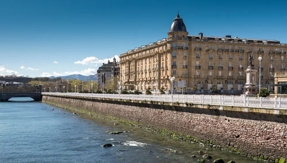 EL HOTEL MARÍA CRISTINA, EL HOTEL DE LAS ESTRELLAS, EN SAN SEBASTIÁN
