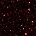 Fotografía infrarroja del cielo en la que aparece señalado el asteroide 2010 TK 7. El resto de luces más brillantes se corresponden con la emisión infrarroja de estrellas y galaxias lejanas.