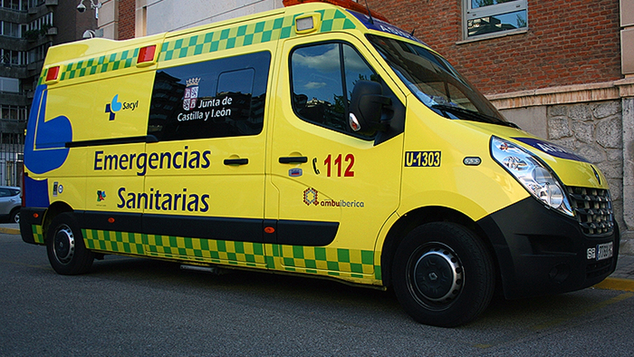 Dos heridos en el vuelco del turismo en el que viajaban en la A-6, a la altura de Mota del Marqués (Valladolid)