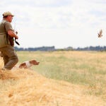Una cazador en el arranque de la media veda
