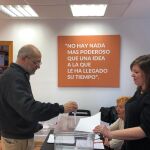 Francisco Igea deposita su voto en la sede Ciudadanos en Valladolid