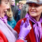 La ministra de Educación y la vicepresidenta del Gobierno durante la manifestación
