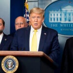 Donald Trump en una rueda de prensa ofrecida ayer para anunciar medidas contra el coronavirus