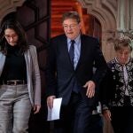 El presidente de la Generalitat, Ximo Puig, en la imagen junto a la vicepresidenta Mónica Oltra (i) y a la consellera de Sanidad, Ana Barceló (d) , ha anunciado este martes que se aplazan las Fallas de Valencia que iban a tener lugar del 15 al 19 de marzo próximos a causa de la epidemia del coronavirus