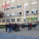 Los padres, concentrados a las puertas de la escuela de música de Leganés