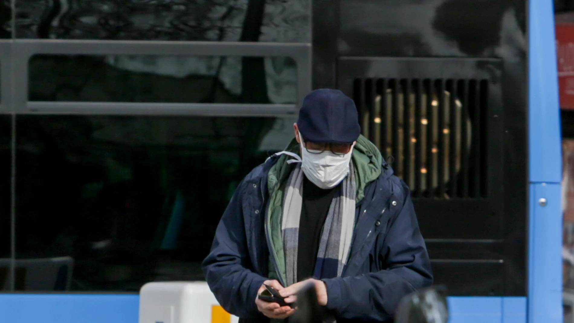 Recursos de gente con mascarillas en Madrid
