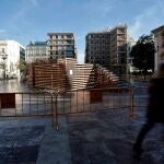 Imagen de la estructura de madera donde cada año se colocaban las flores para la Virgen de los Desamparados de Valencia