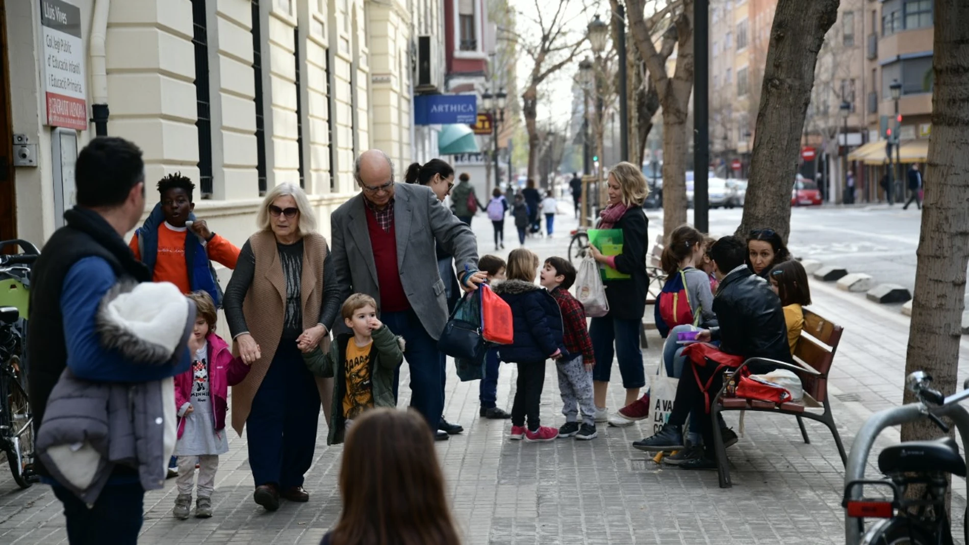Niños a la salida del colegio