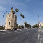 El Paseo de Colón con la Torre del Oro