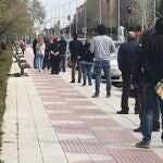 Colas a las puertas de un supermercado de Alcorcón