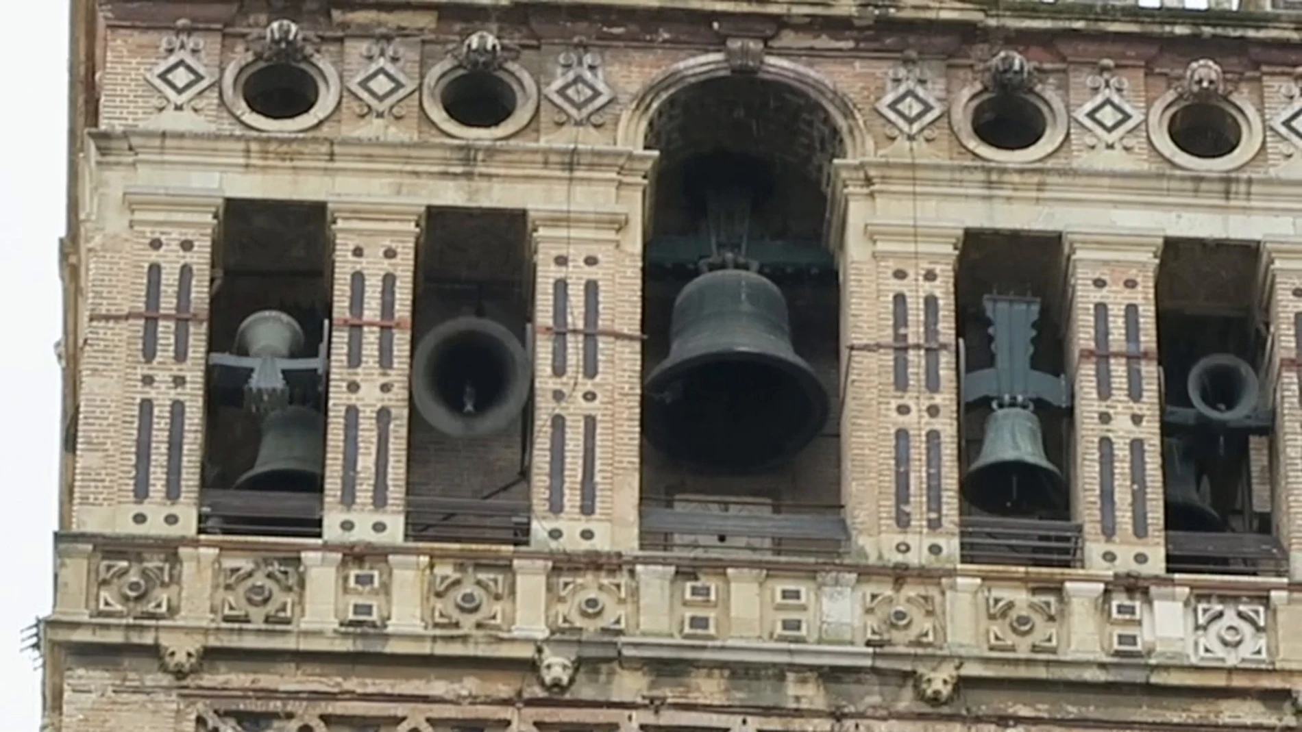 Repique De Las Campanas De La Giralda Por El Coronavirus