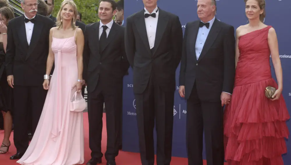 EL REY DE ESPAÑA DON JUAN CARLOS I Y LOS DUQUES DE PALMA CRISTINA DE BORDON E IÑAKI URDANGARIN Y CORINNA ZU SAYN WITTGENSTEIN POSANDO DURANTE LOS PREMIOS LAUREUS 200622/05/2006BARCELONA
