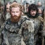 Http:/winteriscoming.Net/2017/03/02/speculation-could-tormund-giantsbane-have-a-surprise-marriage-in-season-7/ Quedan todavía unos meses para que Juego de Tronos retome su emisión, pero las teorías se disparan a la velocidad que el fuego valyrio consumió Desembarco del Rey en el fatídico final de la sexta temporada. En dicha entrega, precisamente, una de las tramas que se quedó sin resolver fue la de Tormund Matagigantes y Brienne de Tarth, quienes compartieron algo más que miradas. Pero el futuro amoroso del salvaje podría estar muy lejos de estos derroterosHBO (Foto de ARCHIVO)03/03/2017
