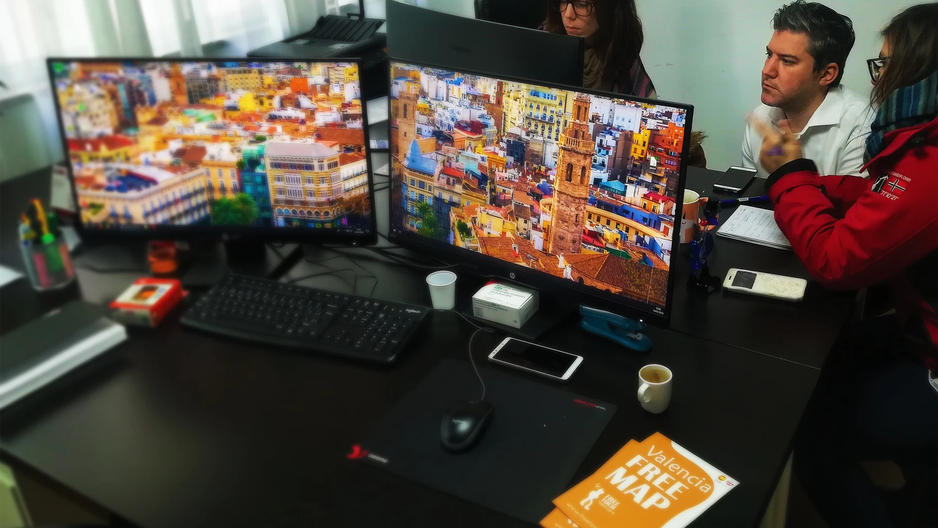 Rafael Vilaplana con parte de su equipo de Spain Free Tours