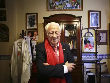 El Padre Ángel, sacerdote y fundador de Mensajeros de la Paz El Padre Ángel, sacerdote y fundador de Mensajeros de la Paz