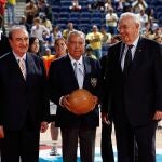 Borislav Stankovic, con gafas, al lado de Pedro Ferrándiz y Eduardo Portela