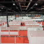 Madrid (Spain), 21/03/2020.- A handout photo made available by Madrid Regional Government shows workers assemble a temporary hospital at a pavilion in Ifema convention and exhibition center in Madrid, Spain, 21 March 2020. Spain faces the seventh day of national lockdown in an effort to slow down the spread of the pandemic COVID-19 disease caused by the SARS-CoV-2 coronavirus. (España) EFE/EPA/MADRID REGIONAL GOVERNMENT / HANDOUT HANDOUT EDITORIAL USE ONLY/NO SALES