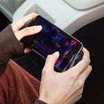 Carga la batería de tu móvil con humedad
