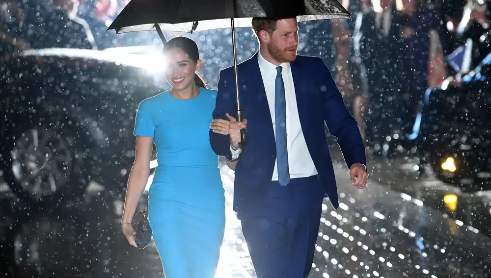 London (United Kingdom), 05/03/2020.- (FILE) - Britain's Harry (R) and Meghan (L), Duke and Duchess of Sussex attend the annual Endeavour Fund Awards at Mansion House in London, Britain, 05 March 2020 (reissued 27 March 2020). According to media reports, the Duke and Duchess of Sussex have left Canada to move to California. (Duque Duquesa Cambridge, Reino Unido, Estados Unidos, Londres) EFE/EPA/NEIL HALL