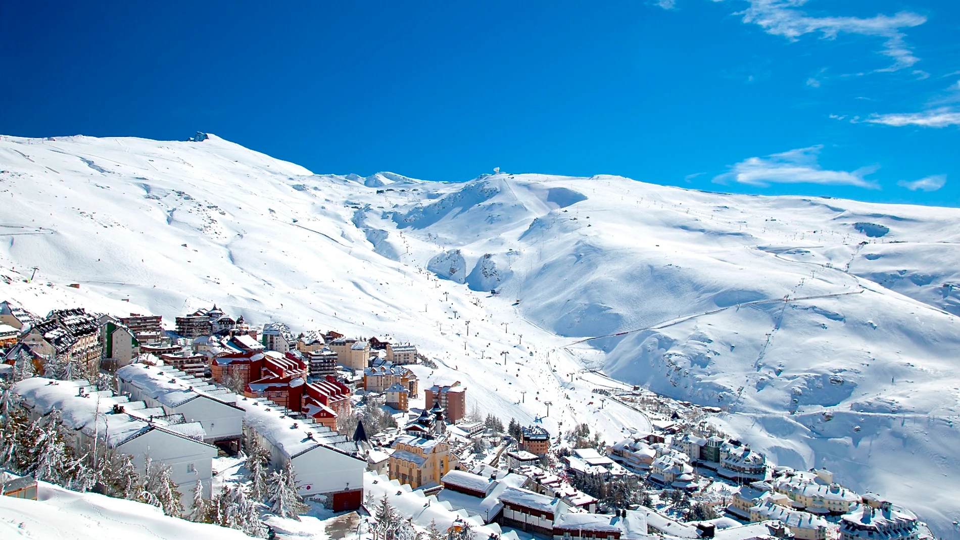 Sierra Nevada ofrece más de 110 kilómetros esquiables divididos en 131 pistas de todos los colores