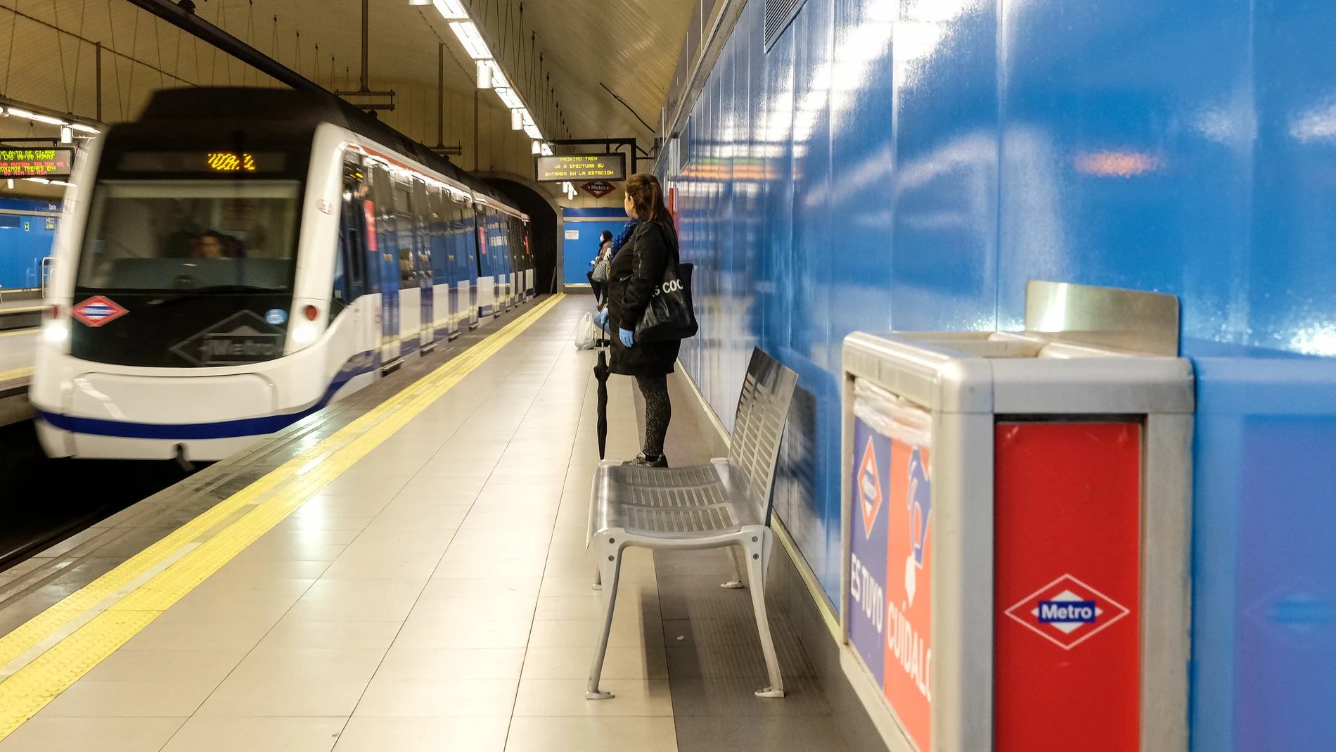 Poca afluencia en el Metro de Madrid durante la tercera semana de confinamiento por coronavirus