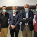 De izda a derecha: La directora general de Salud Pública, Calidad e Innovación del Ministerio de Sanidad, Pilar Aparicio; uno de los directores médicos del Hospital temporal, Javier Marco; el director ejecutivo del Grupo Orgánico de Brotes Epidémicos y Emergencias Sanitarias de la Organización Mundial de la Salud, Bruce Aylward; el director médico del Hospital, Antonio Zapatero; y el coordinador del centro, Fernando Prados.