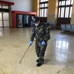 Efectivo del Tercio de Levante realizando tareas de desinfección