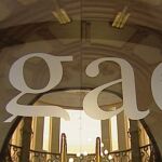 La puerta de entrada al Palacio de Longoria, sede de la Sociedad General de Autores de España (SGAE)